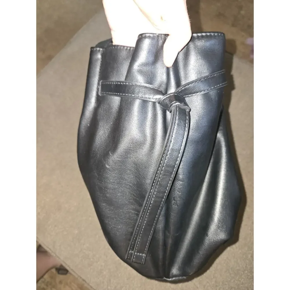 Simply Vera Vera Wang Black Faux Leather Tote Shoulder Handbag Large Magnetic Sn